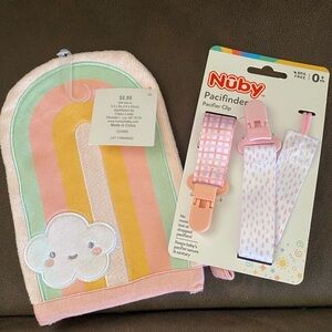 💜2/$15 NWT Pink Pacifier clip and Rainbow wash mitt Set | 0+mos.